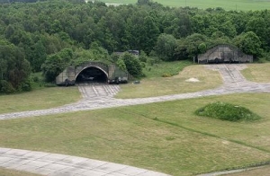 Staré hangáry na vojenském letišti Redzikowo.