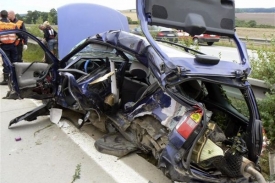 Za víkend zemřelo na českých silnicích jedenáct lidí.
