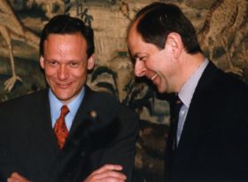 Cyril Svoboda byl ministrem vnitra už v roce 1998 v úřednické vládě Josefa Tošovského (na obrázku vpravo).