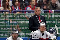Mistrovství světa v hokeji - skupina B: Slovensko - Norsko 6. května v Ostravě. Slovenský trenér Vladimír Vůjtek.