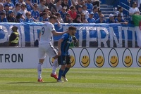 Zlatan Ibrahimovič neudržel v utkání proti Montrealu nervy na uzdě a dal facku faulujícímu protihráči.