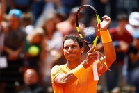 Španělský tenista Rafael Nadal si zkrátil čekání na další zápas projížďkou na kole.