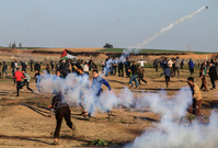 Pokračující nepokoje na hranici Izraele a Pásma Gazy.