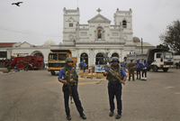 Policie na místě teroristického útoku na Srí Lance.