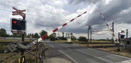 Na železničním přejezdu ve Studénce jsou problémy s instalací signalizace.