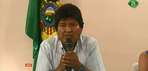 Bolivijský prezident Evo Morales oznamuje rezignaci.