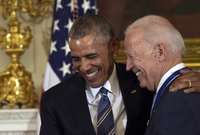 Barack Obama (vlevo) a Joe Biden mají dobré vztahy.