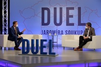 Moderátor Jaromír Soukup s europoslancem Jiřím Pospíšilem (TOP 09).