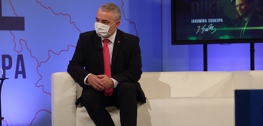Moderátor pořadu Jaromír Soukup a předseda ČMKOS Josef Středula.