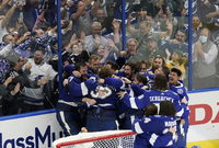 Hokejisté Tampy Bay se radují ze zisku Stanley Cupu.