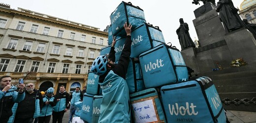 Demonstrace pracovníků služby na doručování jídla a dalšího zboží Wolt, 1. února 20233, Praha.