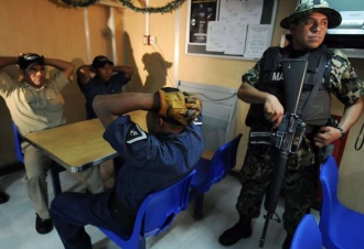 Mexičtí a panamští vojáci společně cvičí proti pašerákům drog.