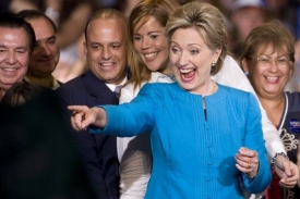 V Portoriku Clintonová rozdávala úsměvy a vyhrála...