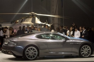 Aston Martin na milionářském veletrhu. Bohatí si jej teď řídí sami.