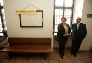 Bývalá nejvyšší státní zástupkyně Marie Benešová čeká na soud.