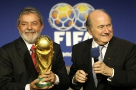 Prezident Brazílie Lula da Silva (vlevo) a šéf FIFA Blatter