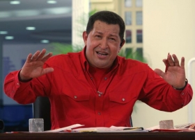 Do koho se trefí příště? Chávez v pořadu Aló Presidente.