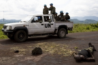 Jednotky OSN v Kongu často jen bezmocně přihlížejí vtaždění.