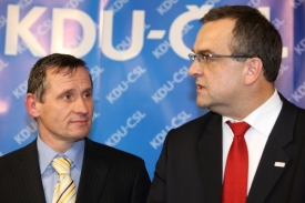 Jiří Čunek a Miroslav Kalousek se na tiskové konferenci pohádali.