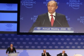 Vladimir Putin se vysmíval loňským prohlášením amerických delegátů.