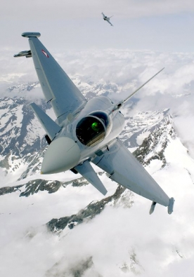 Rakouský Eurofighter Typhoon nad Alpami.