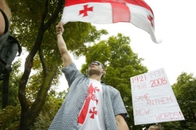 Čeští Gruzínci protestovali před ambasádou Ruské federace v Praze