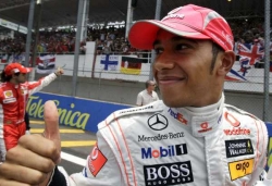 Britský pilot McLarenu Lewis Hamilton - nový mistr světa formule 1.