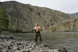 Ztepilý Putin na rybách. Srpen 2007.