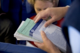 Papírovým formulářům na letištích má v USA brzy odzvonit.