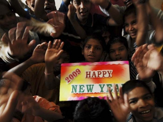 Oslav nového roku se v Indii dočkaly i děti ulice.