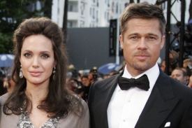 Angelina Jolie a její partner Brad Pitt.