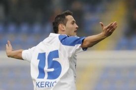 Andrej Kerič oslavuje svůj gól do sítě Sparty.