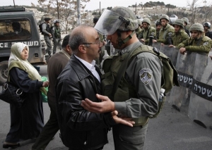 Na kontrolních stanovištích na západním břehu často dochází ke sporům.