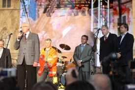 Prezident Klaus a špičky ODS při koncertu na Staroměstském náměstí.