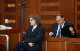 Bohumila Kulínského zastupuje u soudu Tomáš Sokol.