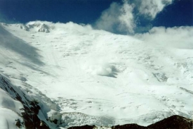 Ve východním Tyrolsku platí třetí stupeň nebezpečí lavin.