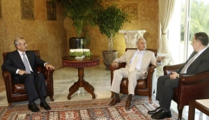 Zleva: prezident Sulajmán, předseda sněmovny Berrí a premiér Siniura