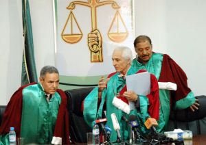 Libyjští soudci odcházejí po vynesení verdiktu