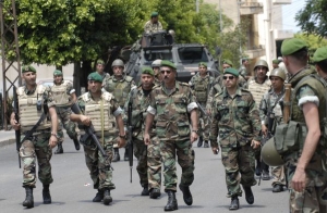 Kontrolu okolí Hizballáhem ovládaných částí města drží armáda.