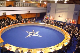 Summit NATO roku 2002 v Praze.