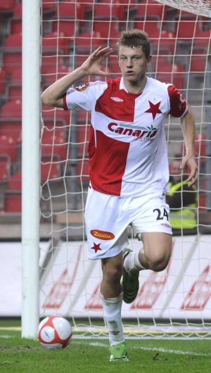Útočník Slavie Tomáš Necid slaví jeden ze svých gólů v síti Brna.