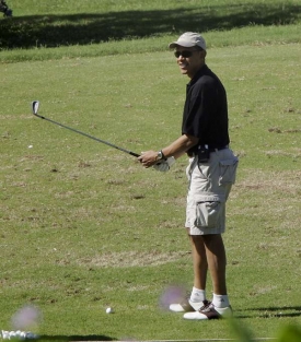 Obama při golfu v Kailua na Havaji (25.12.08).