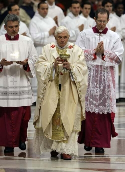 Papež Benedikt XVI. dnes vyjádřil solidaritu s Židy.