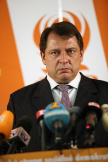 Jiří Paroubek na mimořádné tiskové konferenci, kterou svolal 10. října