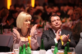 Jediný kandidát na šéfa. Předseda ČSSD Jiří Paroubek se svou ženou.