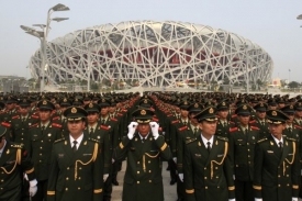Čínská vojenská policie se připravuje na olympiádu.