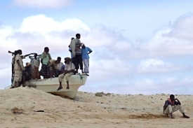 Somálští piráti během pracovní pauzy.