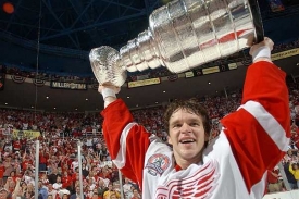 Trofej pro krále NHL - Stanleyův pohár.