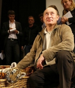 Putin s tygřátkem, které dostal letos na podzim darem.