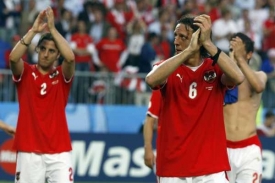 Fotbalisté Rakouska děkují fanouškům za podporu v utkání s Chorvatskem